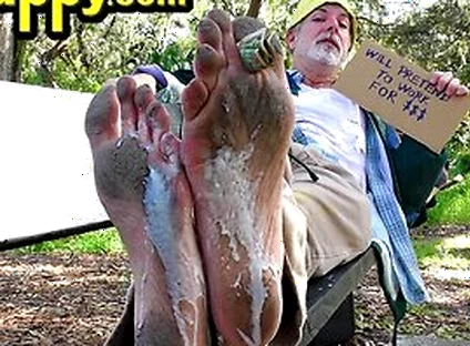 Richard Lennox Lets You Experience Foot Fetish In The Park