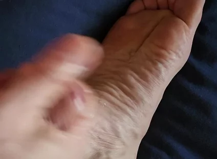 My Wrinkled Soles From Curled Toes Catch Hot Cum While I Masturbate to Orgasm in This Solo Adventure