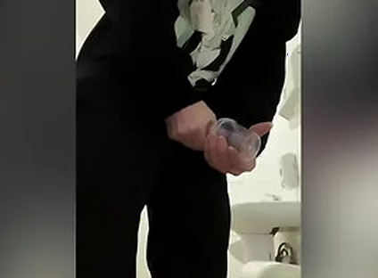 Twink Dryly Jerks Off In The Clinic