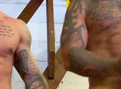 5 Straight Guys Wank Together!