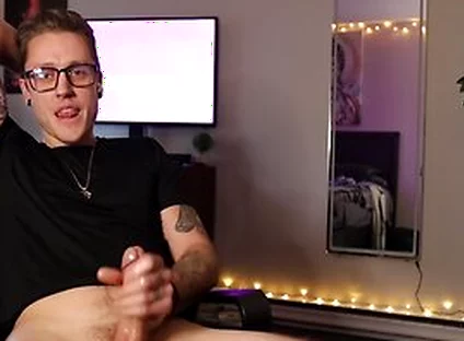 Nerd White Boy Cums On Face