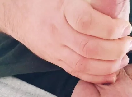Guy Showed Bouncing Balls and Cummed on the Desk in the Office