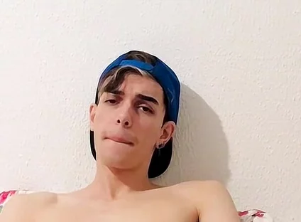 Freeballing Boy Squirts Big