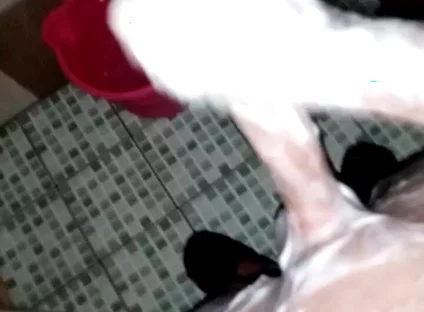 Handsome Guy Gets His Whole Body in a Scarf and Sends the Video to His Sugar Mamy
