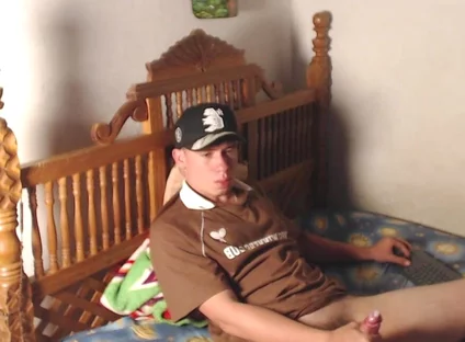 Pretty Latino Masturbates by a User in Privates Eye Comes