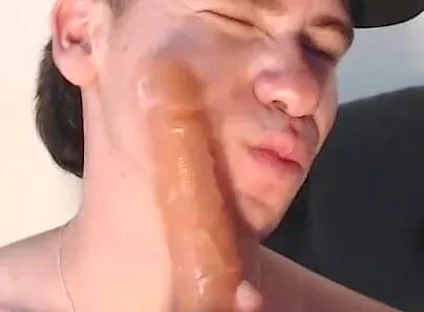 Fucking Me with a 20 Cm Dildo and Then I Put It in My Mouth