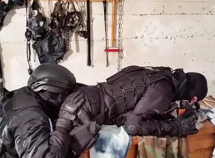 3 german swat cops cuming