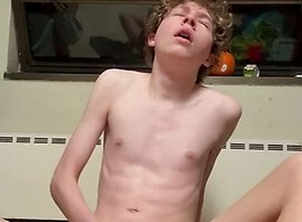 Teen 18+ Boy Masturbates(cum Shots)