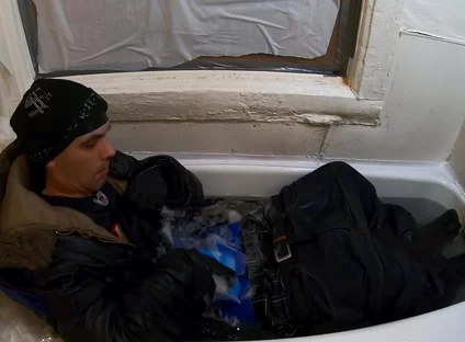Skater rubbing the bulge in bathtube