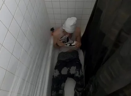 Wet skater gear sagger