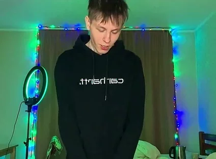 Look at How Much Cum This Hungry Twink Can Spray