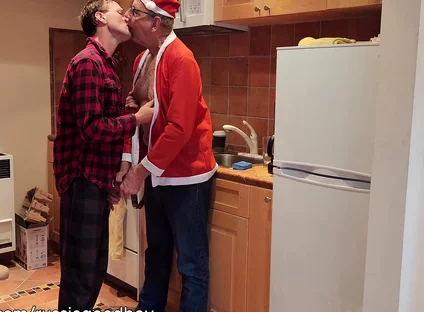 I Saw Russie Sucking Santa Claus
