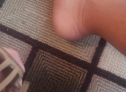 Jacking off with Heels and Nylons and Cumming on Heel