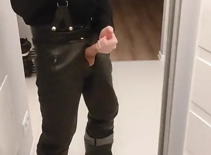Gay Army Men Fuck. I'm in Rubber Boots and Leather Pants