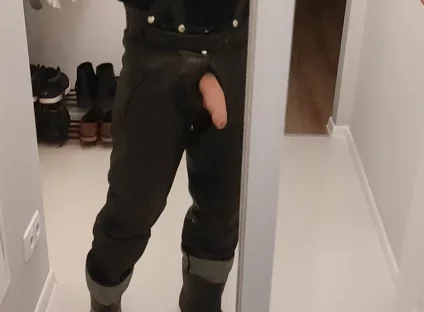 Gay Army Men Fuck. I'm in Rubber Boots and Leather Pants