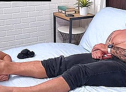 Horny Maximus Lets Thom Lick And Slurp His Big Bare Feet