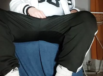 The Dregsau Dj-bro Pisses in His Pants.