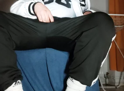 The Dregsau Dj-bro Pisses in His Pants.