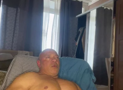 Mr Guru Wank Solo at Home. Bodybuilder Handjob