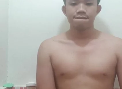 Horny Filipino Is Horny and Lets It Out
