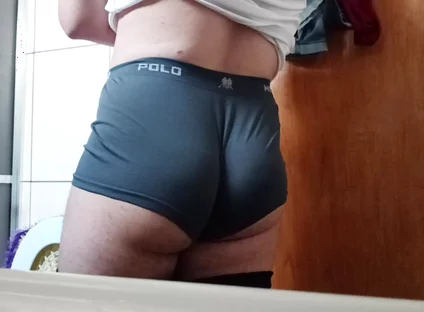 I Love to Show My Big Ass in the Bathroom