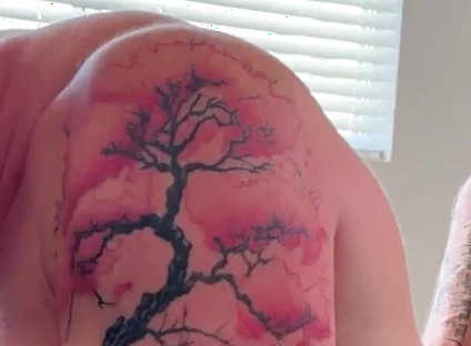 Tatted Dude Fucks Muscle Bottom