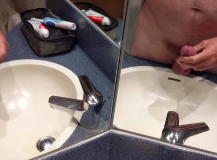 Hotel Bathroom Wanking and Cumming in Front of the Mirrors - Rockardglans