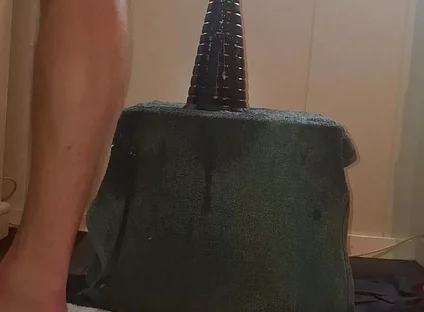 Noface Twink X Riding Multiple Huge Dildo's