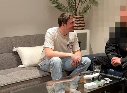 Straight Handyman Get's Sucked by Another Guy