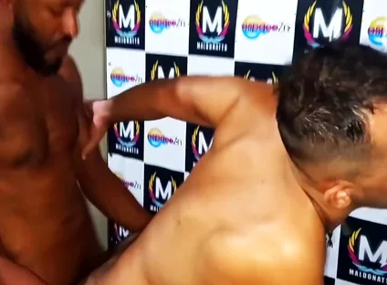 Socyal Sem Camisa In Sexo Gay A Tres E Ao Vivo No Palco De Uma Casa De Surubao Masculino No Brasil