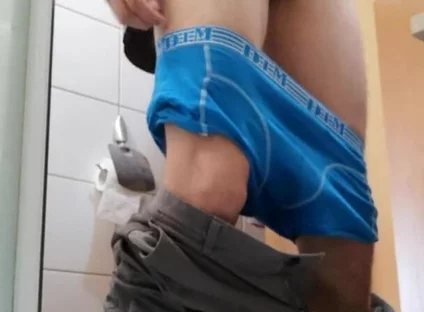 Hotguy Aught Wanking in the Bathroom. Big Cumshot.