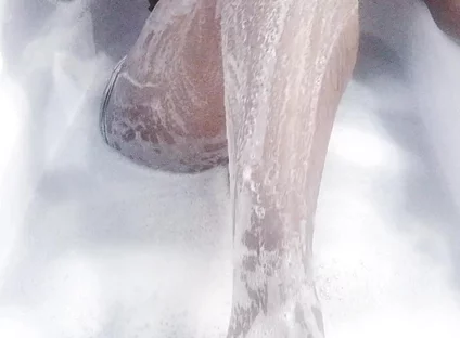 I Wash My Body in the Bath (2025)