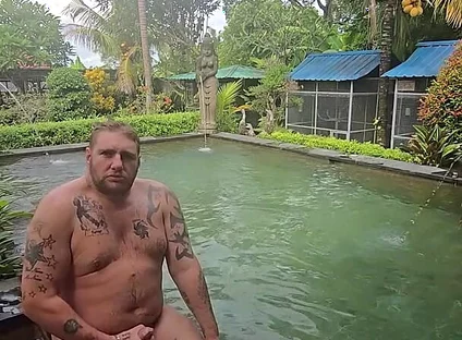 Jimbob Wanking in Pool