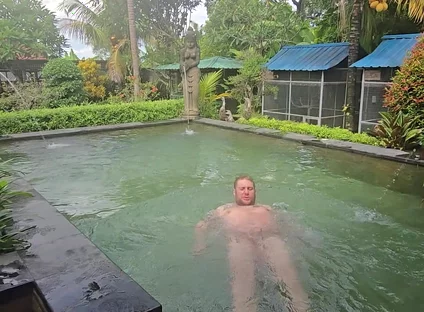 Jimbob Wanking in Pool