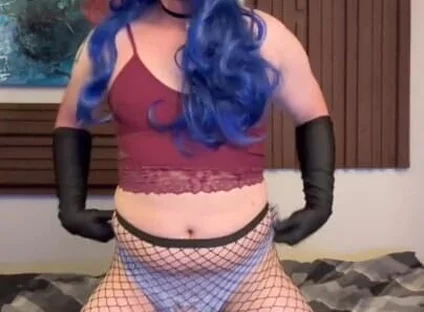 Sissy CD Shaking Big Ass Solo