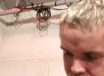 Bukkake Amateur with Gay Twinks Sucking All His Friends to the Cum