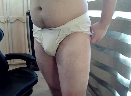 Muscular Camboy Works Out His Upper Body