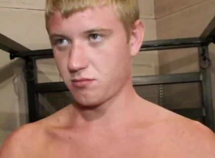 Bukkake Amateur with Gay Twinks Sucking All His Friends to the Cum
