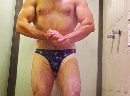Victory Shower - POV with Gouine Wrestlin