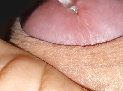 Hot Daddy in Close-up of the Inside of the Glans!