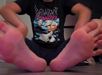 Twink Rubs Moisturizer Cream on Feet