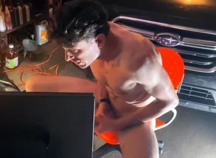 Solo Jerk in Garage, Discreet, but Still Classic Voyeuristic