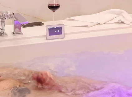 Hairy Muscle Stud: Luxury Jacuzzi Strip & Raw Jerk off - 4K Bodybuilder Solo