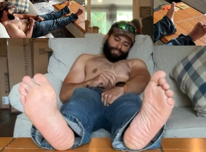 Foot POV Bearded Muscle Bloke Squirts Cum on Himself