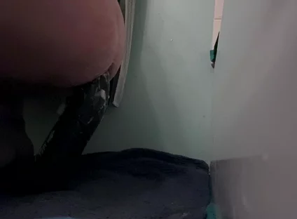 Training Whit My New 20 Inch Dildo