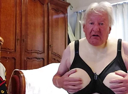 Nursing Bra and Thight Miniskirt