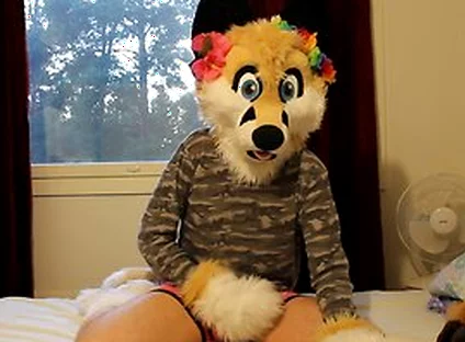 Oliver Pawing. First Murrsuit Video I Have Ever Made