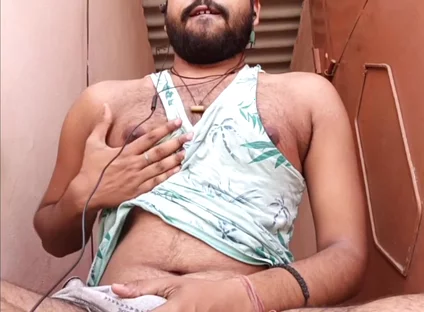 A Hot Bhabhi Has Working in Kitchen Has Grab by a Horny Man and Ismaatdeva Has Fully Feel That Orgasm