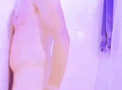 Kris Reelz- Takes a Perverted Shower