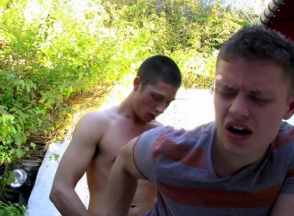 A horny college boy hook up!